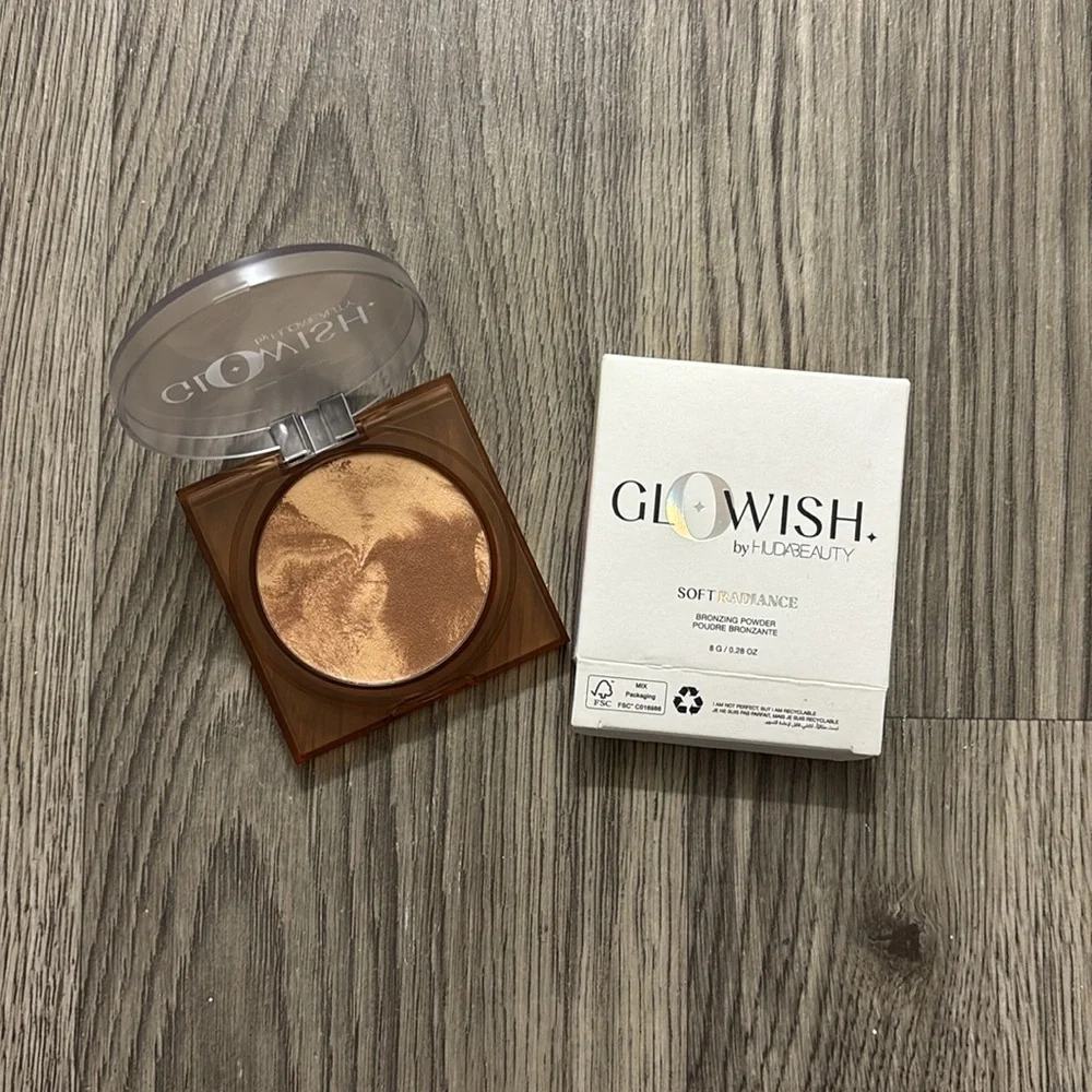 Huda Beauty Glowish Bronzer